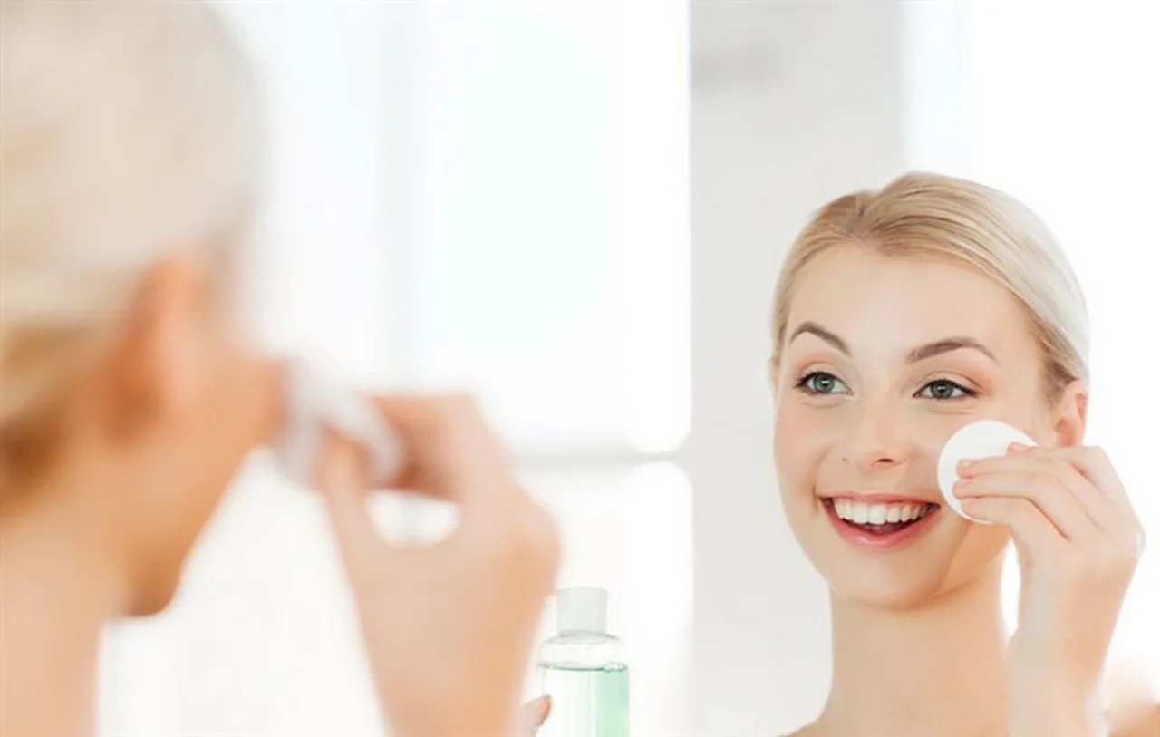 تونر پوست چیست و چرا برای مراقبت از پوست توصیه میشود؟